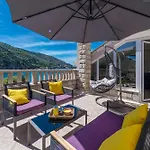 Lara Apartment *