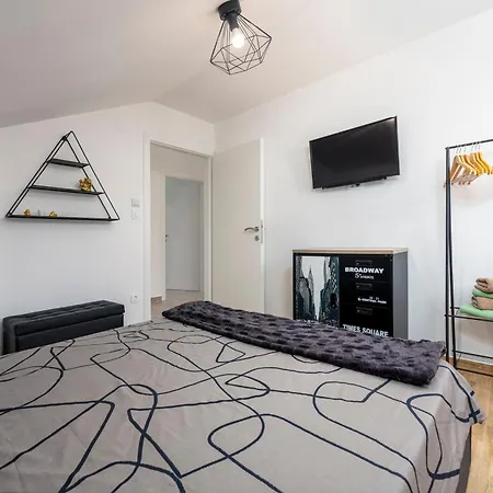 Lägenhet Lara Obuljeno