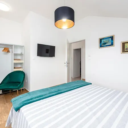 Apartment Lara
